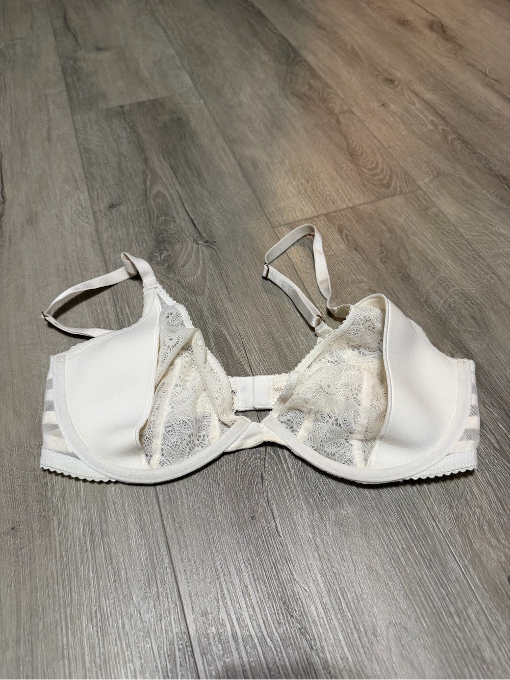 Victoria's Secret 34DD Great Condition Cream White Bra - Picture 5 of 6